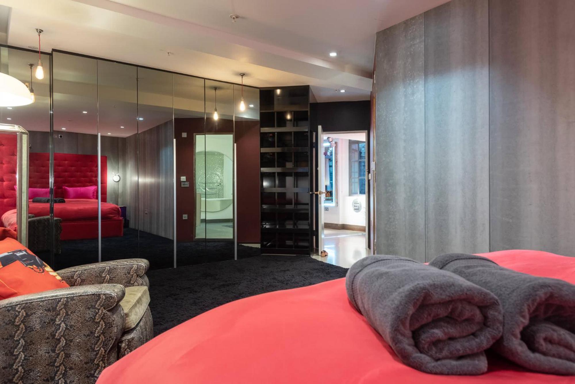 Amazingly Luxurious Loft Apartment, Soho - 3 Bedrooms, 2 Bath & Office London Ngoại thất bức ảnh